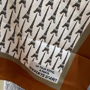 La Tour Eiffel A Paris Scarf